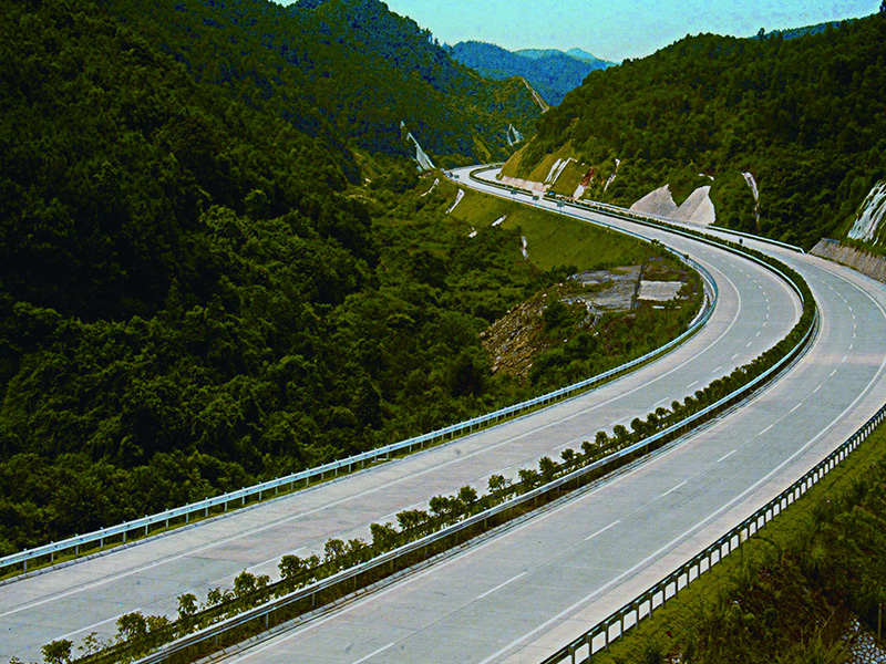 建成后的高速互通立交橋